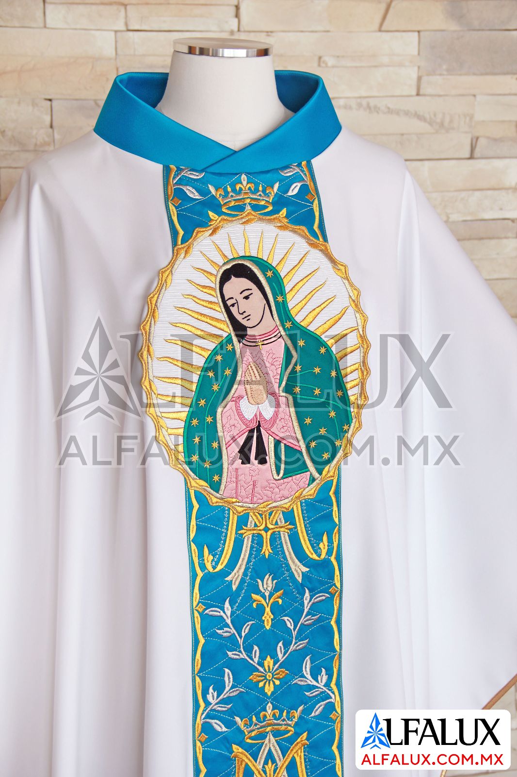 28 MARIA REINA Alfalux Casulla Central Blanco Azul Turqueza Medallon Virgen 210 (3)
